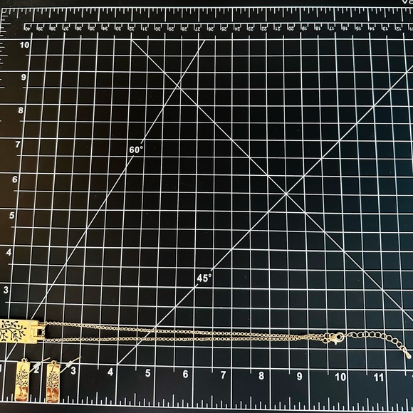 New Tree Pendant Earrings Set PRETTY! - Picture 7 of 9